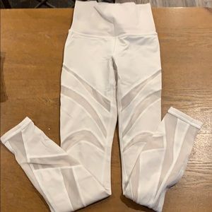 Lululemon mesh detail Wunder Under, sz 2
